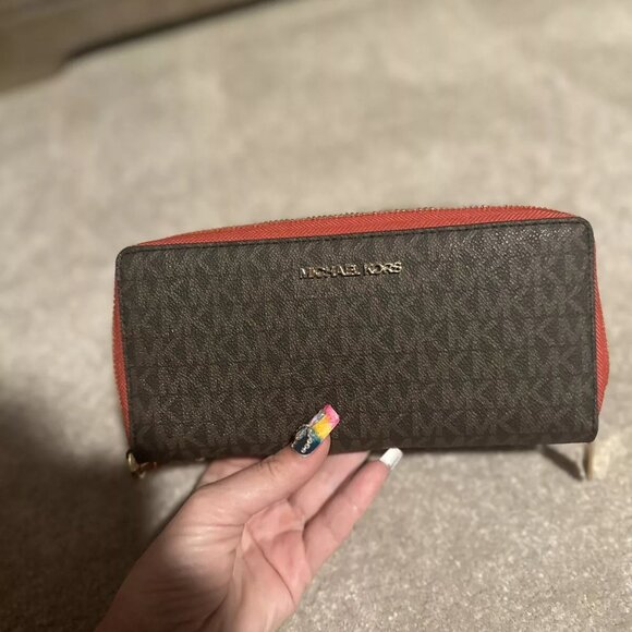 MICHAEL KORS JET SET TRAVEL LARGE Continental Wallet Wristlet Dark Brown And Red - Picture 3 of 5